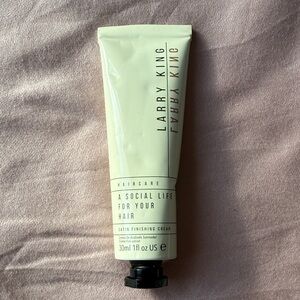 Larry King A social life for your hair - Satin Finishing Cream -30ml